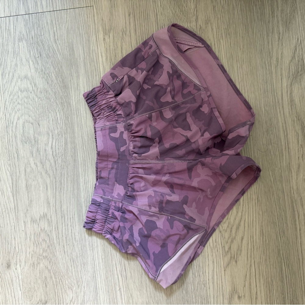 Lululemon 2.5” camo hotty hot shorts size 2